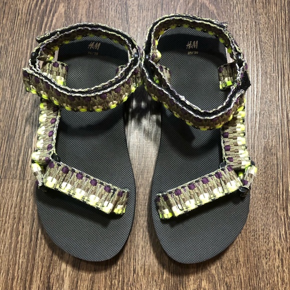 H&M Platform Strappy Sandals - Picture 15 of 15